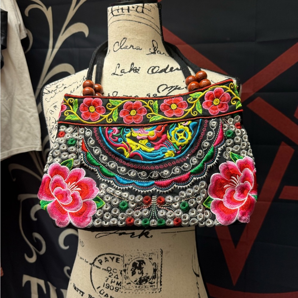 Floral Embroidered Handbag
